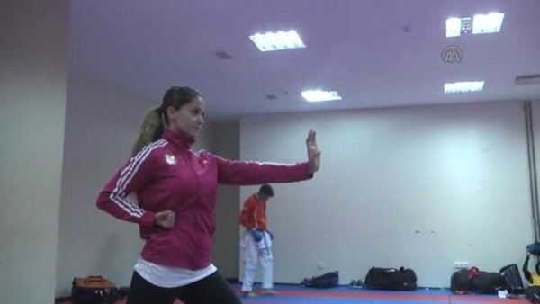 Kendisini korumak için başladığı karatede zirveyi hedefliyor