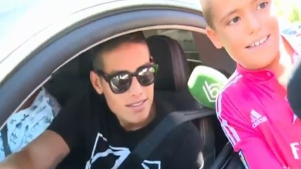 James Rodriguez az kalsın çocuğu eziyordu