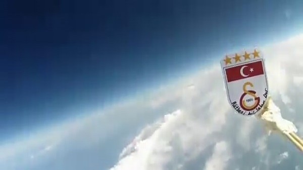 4 Yıldızlı Galatasaray Balonu 15.000 Metrede