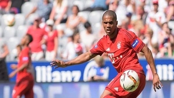 Douglas Costa'dan rakibine İlhan Mansız çalımı