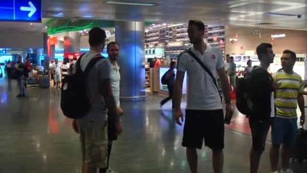 12 Dev Adam İstanbul'a döndü