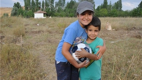 İşadamı doğduğu beldeye spor kompleksi yaptırıyor