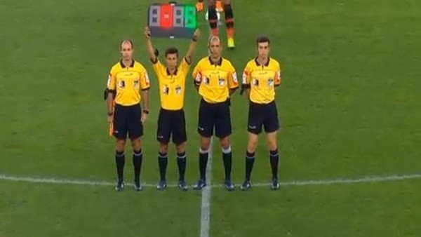 Bu da hakem protestosu