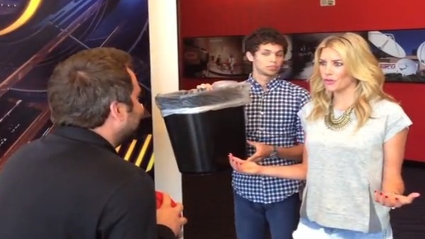 Deandre Jordan Güzel Muhabiri Yere Serdi