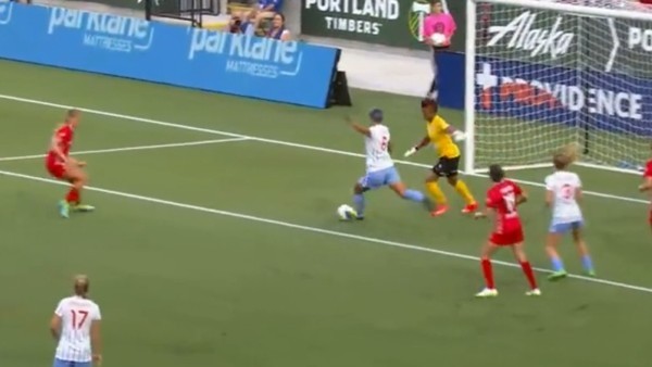 Kadınlar Maçında İlginç Gol!