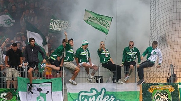 Bir Avuç Taraftar Büyüledi!