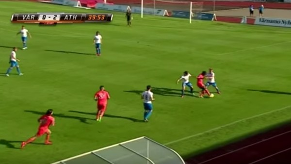 Rakibin İçinden Geçti Assisti Yaptı!