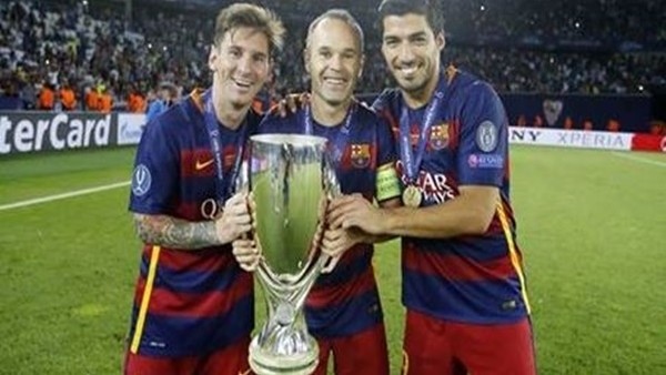 Barcelonalı oyuncular Süper Kupayla Poz Verdi