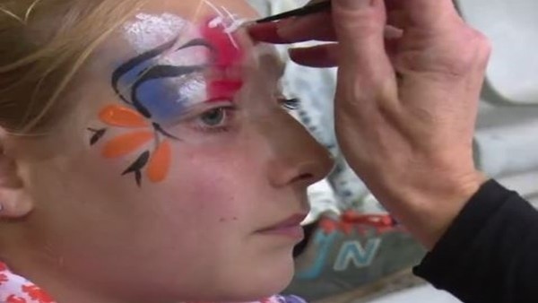 Kadınların maçında taraftarlar parti yaptı!