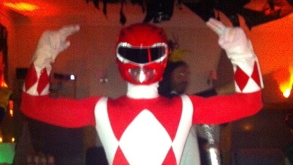 Kırmızı Power Ranger 306 kilo kaldırdı