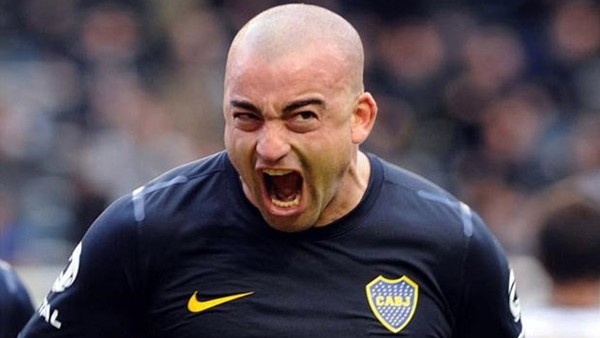 Santiago Silva az kalsın hakemi dövüyordu!