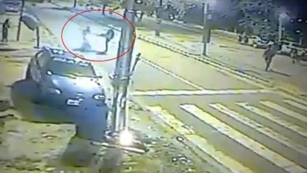 Motosikleti Tekmeyle Durdurdu