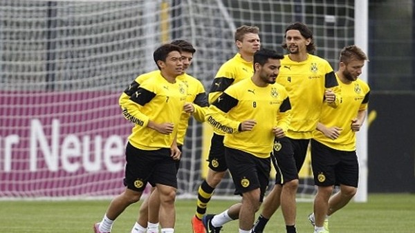 Borussia Dortmund kornerde zirveyi zorladı