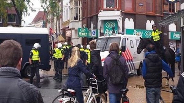 Hollanda sokaklarında holigan savaşları