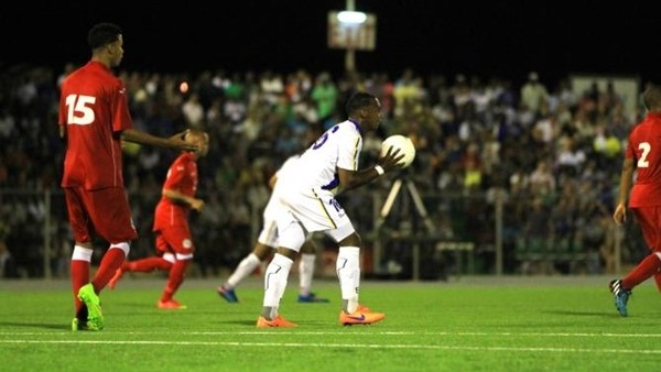 Yok artıK! Tribünden idrar balonu attılar!..
