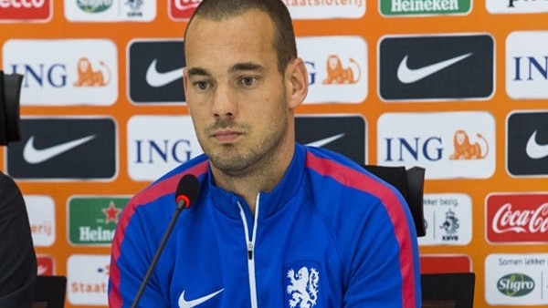 Sneijder'i hadım ettiler