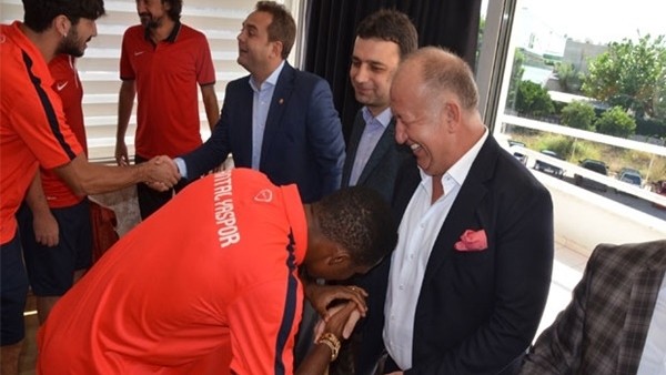 Başkandan Eto'o'ya bayram harçlığı