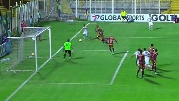 Kaleci golü hediye etti!