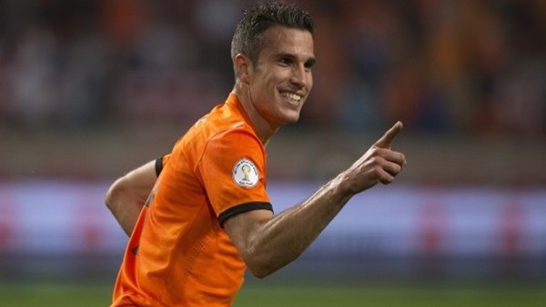 Robin van Persie'nin Tolga Zengin'e attığı gol