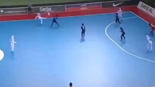 İran kadın futsal takımının attığı fantastik gol