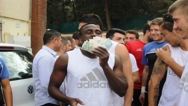 Zenke harçlıkları topladı