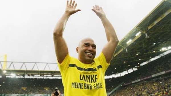 Dede jübilesini harika bir golle yaptı