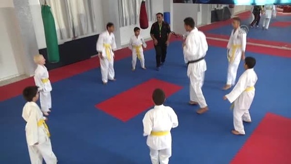 Gazze Şeridi'nde görme engellilere karate kursu