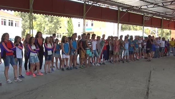 Madalya töreninde evlilik teklifi