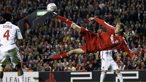 Peter Crouch'ın Galatasaray'a attığı muhteşem gol