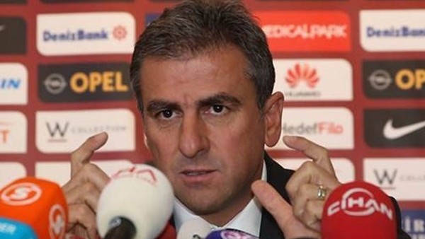 Hamzaoğlu: 'Sneijder mutsuz değil sözleşme uzatacağız'
