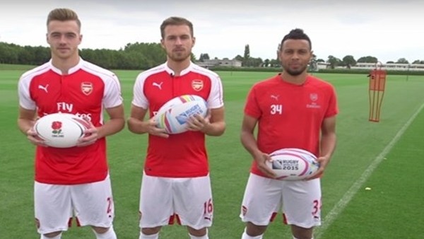 Arsenalli oyuncuları Rugby keyfi..