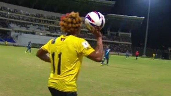 Saç modelinde devrim yapan futbolcu