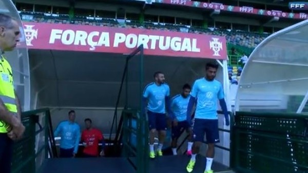 Fransız futbolcular 'arı gibi' çalışıyor