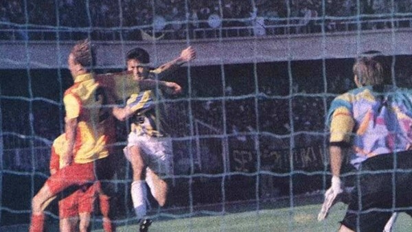 Stoilov attı, Hamza Hamzaoğlu kupayı kazandı