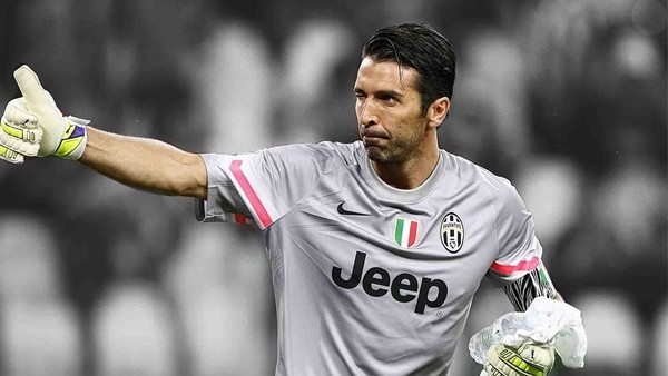 Buffon'un Chievo maçında gençlere taş çıkartan kurtarışı