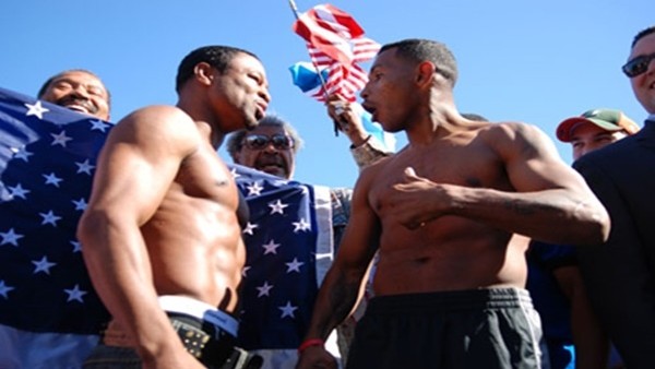 Rakibinin kız arkadaşının kalçasına vurdu