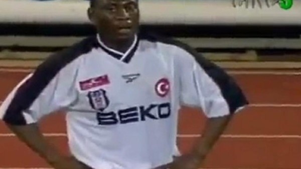 Valencia - Beşiktaş maçında Erkan Zengin pozisyonu