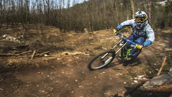 Barajdan bisikleti ile indi