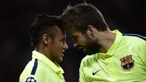 Neymar Pique'ye küstü