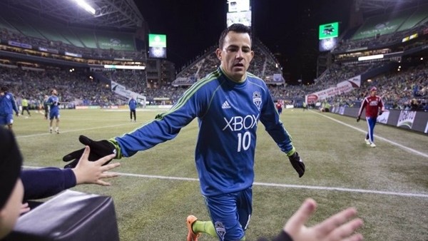 Rakipleriyle resmen dalga geçti!