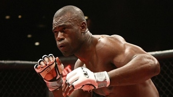 Döner tekme, uçan diz... Nakavt böyle geldi