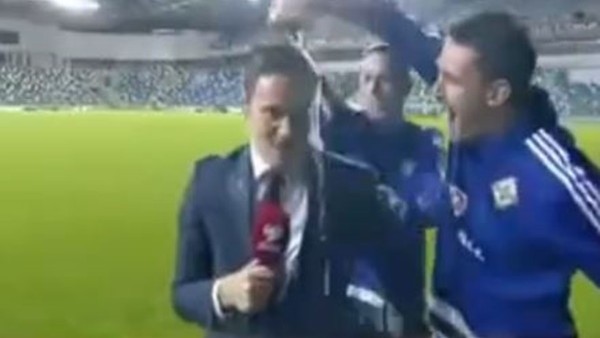 Tarihi başarı sonrası canlı yayında kutlama