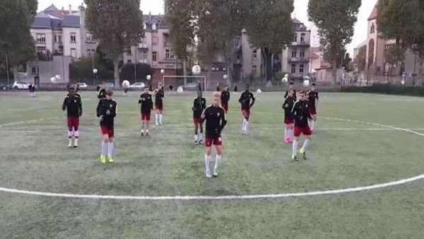 FC Metz U15 takımından baş döndüren idman