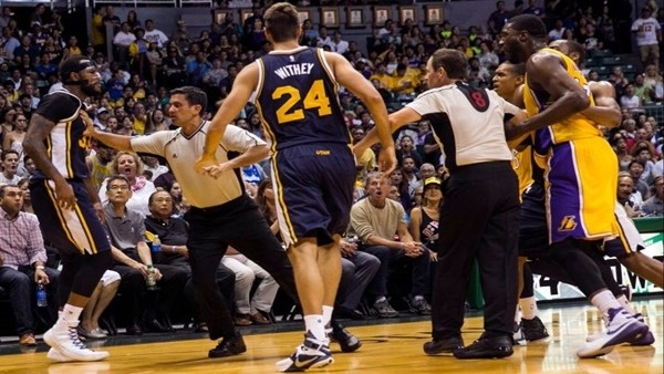 NBA'de yumruklar konuştu