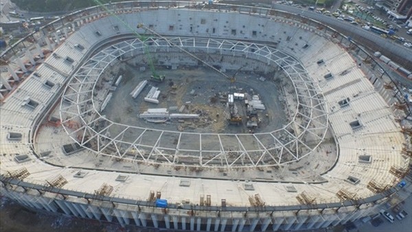 Vodafone Arena'da çatı çelik iskeleti yükselmeye başladı