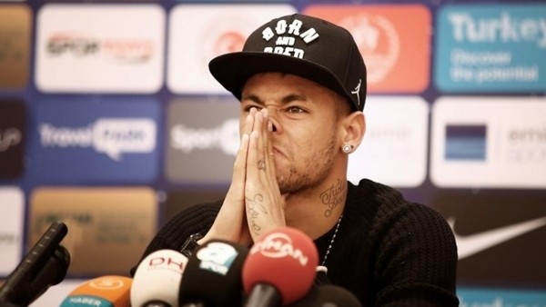 Neymar kadın hayranını büyüledi