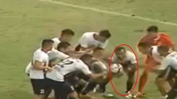 Kimse gözlerine inanamadı! Futbol sahasında sihir...