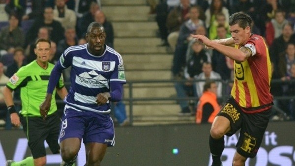 Anderlecht 3 penaltı kaçırıp kendi kalesine attı