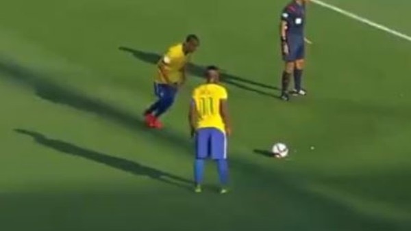 Genç sambacıdan sihirli frikik