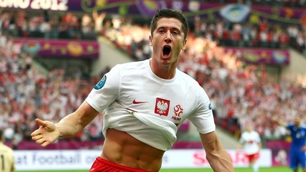 Lewandowski golleriyle Polonya'ya hayat verdi